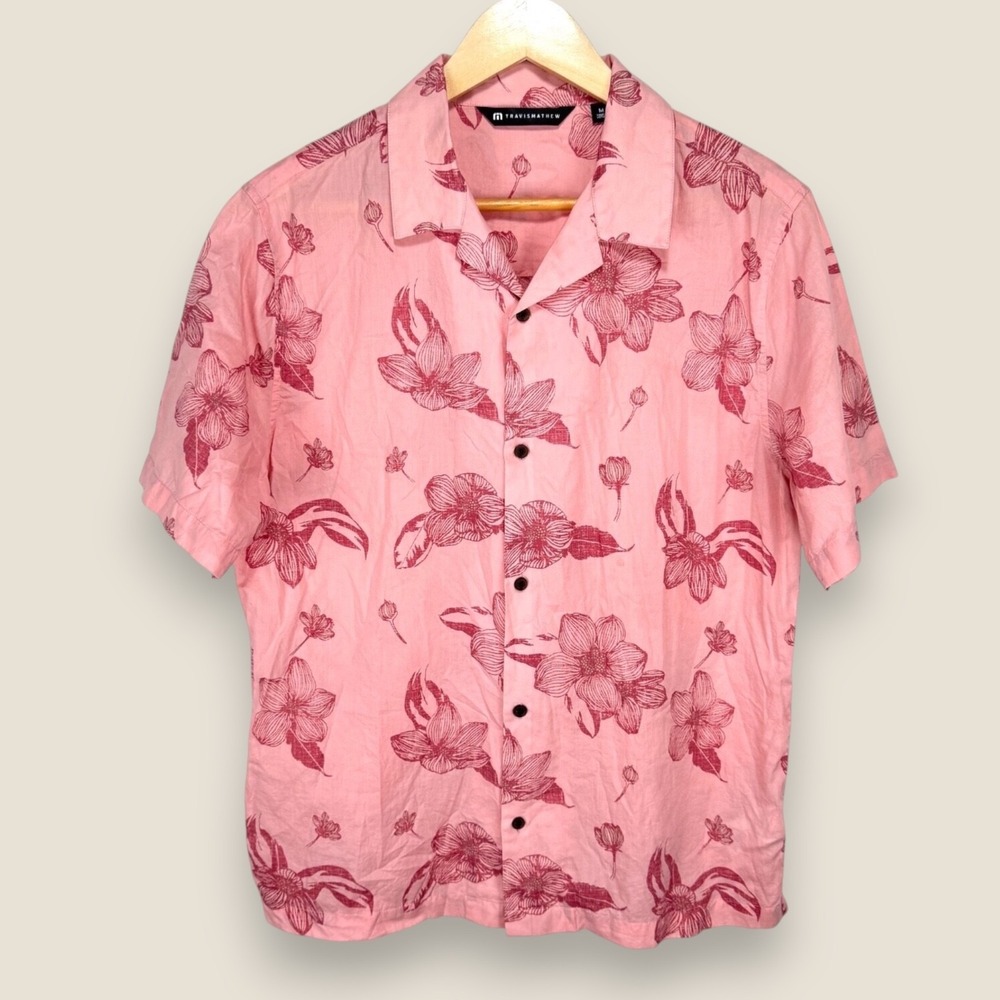 Travis Mathew Rum Ration Hawaiian Camp Shirt Men Medium Pink Red Floral Button - Picture 1 of 9